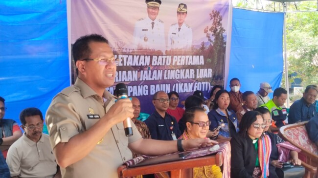 Beda Wewenang Tak Halangi Pelayanan, Bupati Yosef Lede Eksekusi Jalan Ikan Foti 4 KM!